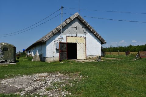 Eladó Mezőgazdasági 6090 Kunszentmiklós Állattenyésztő telep Kunszentmiklóson