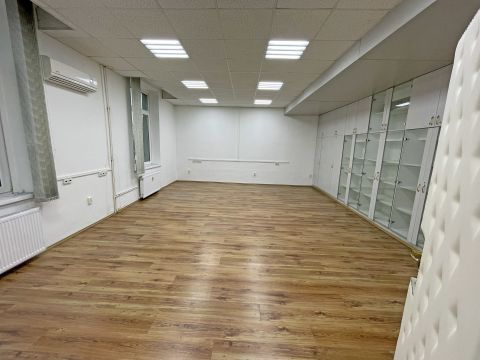 Kiadó Iroda 1103 Budapest 10. kerület , Klímás, felújított, iroda- és üzlethelyiségek kiadók rezsivel együtt 4.200Ft/m2 áron a Gyömrői út belváros-közeli részén (egész szint)!