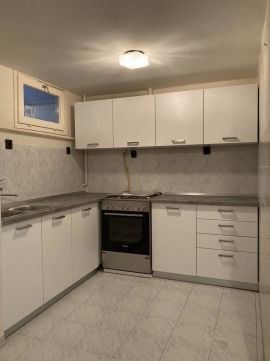 Kiadó Ház 6000 Kecskemét , Kiadó nappali+3 szobás ház, garázzsal