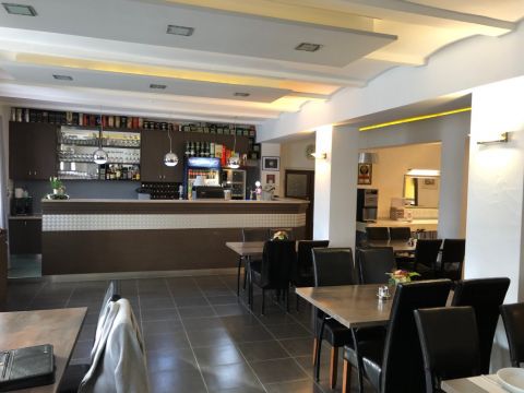 Eladó Vendéglátás 7130 Tolna Tolna megyei három csillagos szálloda, hotel ,panzió, 5249 m2-en,32 szoba, étterem, társalgó, wellness részleggel, grill terasszal