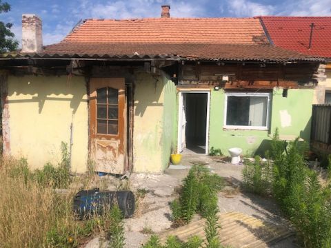 Eladó Lakás 1239 Budapest 23. kerület Soroksár BEFEKTETŐI ajánlat,bővíthető kertkapcsolatos lakás