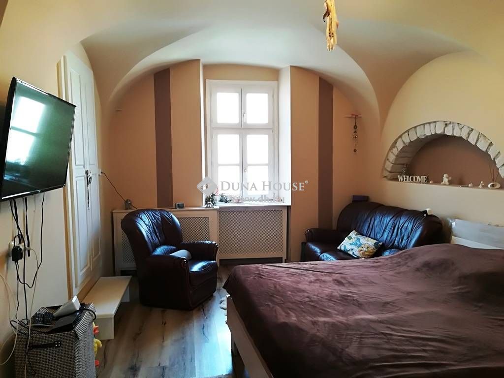 9400 Sopron , Étterem vagy borozó és 2 lakás tárolókkal, pincékkel együtt eladó — 1/33