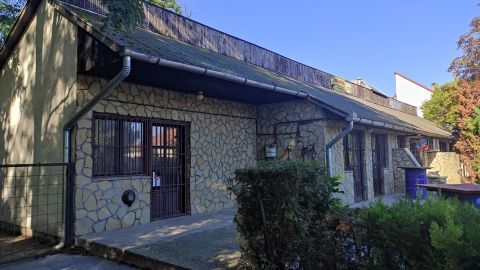 Eladó Üzlethelyiség 2456 Besnyő , a központban