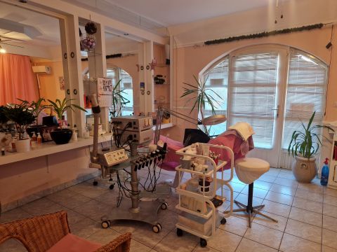 Eladó Üzlethelyiség 8640 Fonyód , Balaton és központ közeli üzlethelyiség