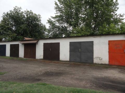 Eladó Parkoló 4400 Nyíregyháza , Örökösföld garázssoron