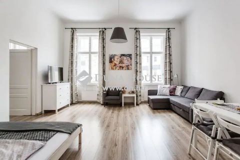 Eladó Lakás, Budapest 7. kerület - 59 nm-es, 2 egész szobás, TEHERMENTES, FELÚJÍTOTT, polgári tégla lakás,mely  rövid és hosszútávú befektetésnek tökéletes lehet!