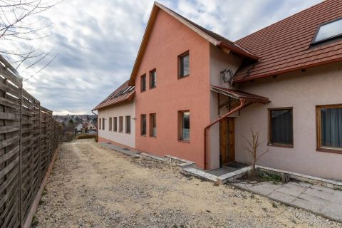Eladó Vendéglátás 2091 Etyek Etyeken 24 fő elhelyezésére alkalmas panzió eladó