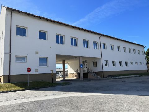 Kiadó Irodaépület 8200 Veszprém 
