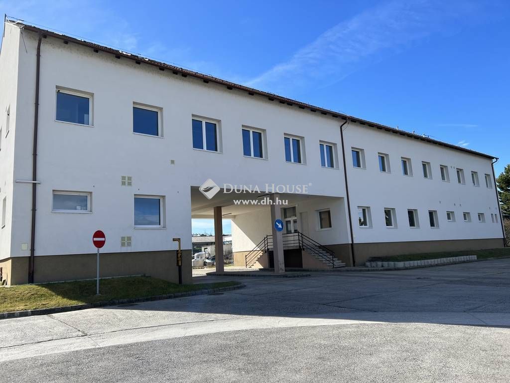 8200 Veszprém — 1/9
