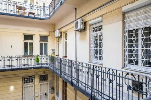 Eladó Lakás 1054 Budapest 5. kerület Működő, nappali + 2 hálós, 2 fürdős airbnb-s lakás az 5. kerületben!
