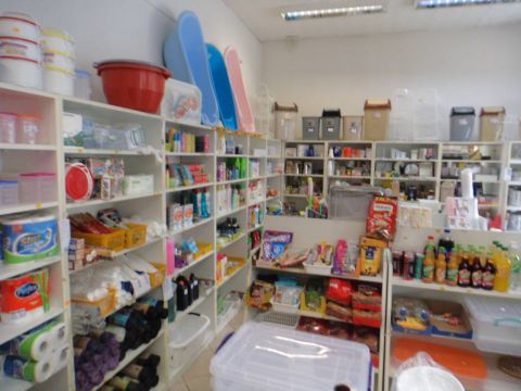 Eladó Üzlethelyiség 2721 Pilis , Pilis belvárosi részén üzlethelyiség