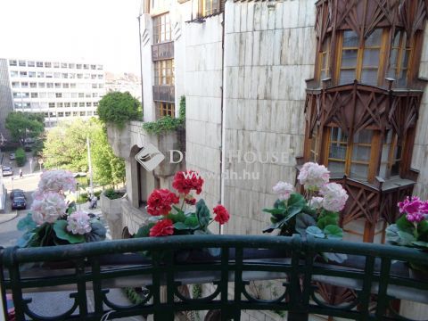 Eladó Lakás, Budapest 1. kerület -  Váralján 30 m2-es, erkélyes, felújított garzon lakás 
