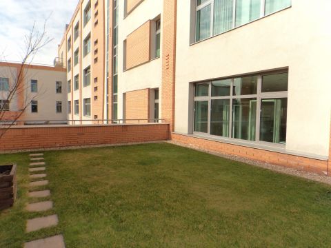 Kiadó Iroda 1142 Budapest 14. kerület , Korszerű iroda Zuglóban jó közlekedéssel