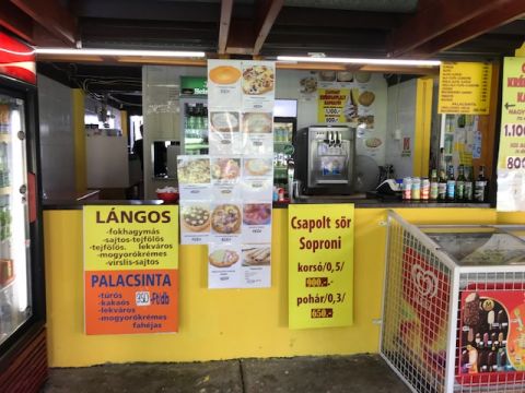 Eladó Vendéglátás 7500 Nagyatád Nagyatádi Strandon, 30 éve jól müködő, bejáratott,  Lángos - Palacsinta sütő üzlet, visszajáró vendégkörrel eladó! 