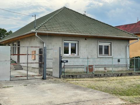 Eladó Ház 3046 Kisbágyon , 2018-as ház, tágas terek, palotási tó 300 méterre!