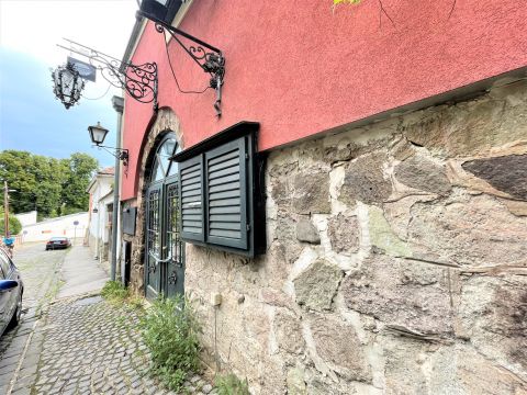 Eladó Vendéglátás 2000 Szentendre 