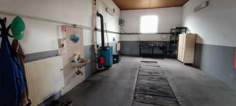 Kiadó Ipari 5000 Szolnok Az M4-es autópályához pár percre...