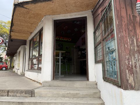 Eladó Üzlethelyiség 8100 Várpalota vásárcsarnok