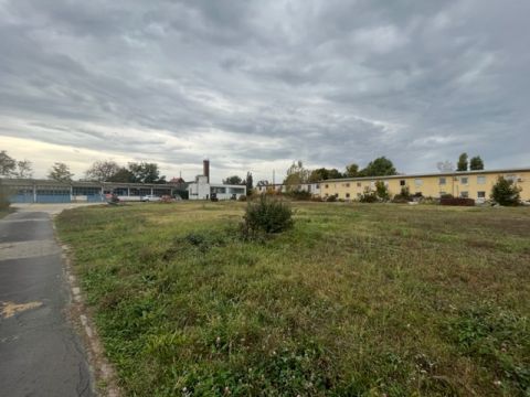 Eladó Ipari 8000 Székesfehérvár , Kisvadász közelében