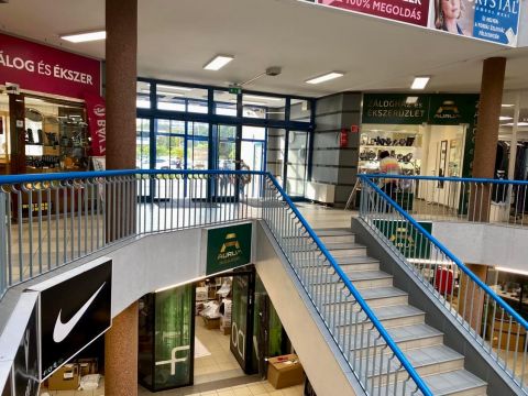 Eladó Üzlethelyiség 7622 Pécs 