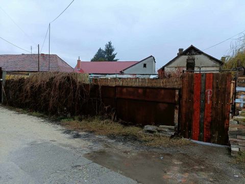 Eladó Telek 2750 Nagykőrös , Csendes aszfaltozott utcában 264 nm-es építési telek eladó