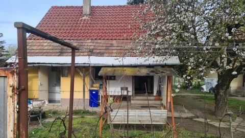 Eladó Ház 2319 Szigetújfalu Szigetújfaluban a gát mellett Dunához közeli