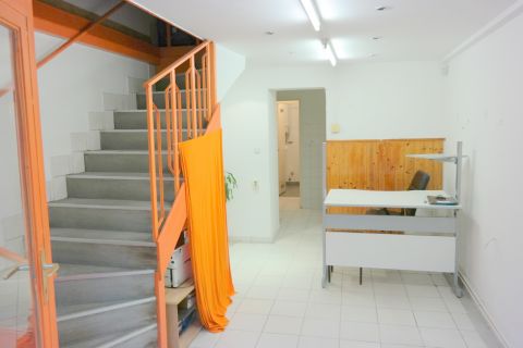 Eladó Üzlethelyiség 1078 Budapest 7. kerület , Ligetváros szívében, belső két szintes, cirkófűtéses üzlethelyiség