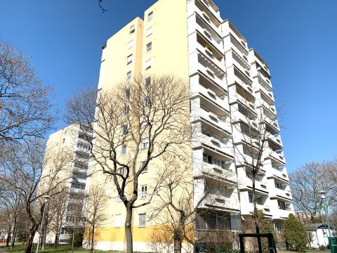 Eladó Lakás 1142 Budapest 14. kerület Csáktornya parknál, 2 szobás, PANORÁMÁS, ERKÉLYES, jó állapotú lakás
