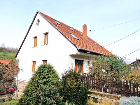 Eladó Ház 7631 Pécs Postavölgyben 250nm-es panorámás családi ház
