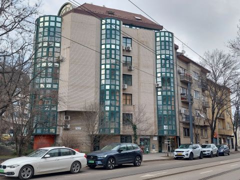 Kiadó Iroda 1023 Budapest 2. kerület 