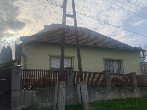Eladó Ház 7132 Bogyiszló Központi helyén