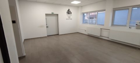 Eladó Üzlethelyiség 9700 Szombathely , Szombathely-Kámon