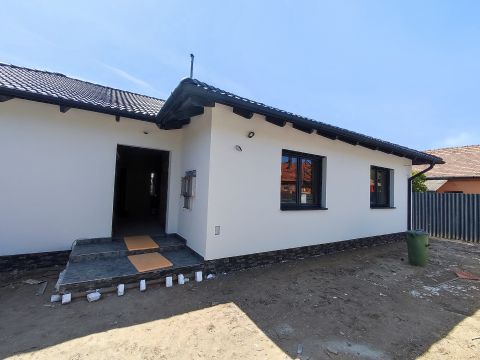 Eladó Ház 2220 Vecsés Egyszintes 145 nm-es családi ház Vecsés központjában hőszivattyús fűtéssel