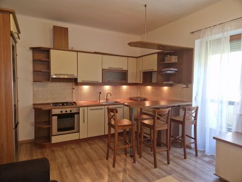 Eladó Lakás 1117 Budapest 11. kerület 1. emeleti 44nm-es amerikai konyhaás nappali+1 szobás, erkélyes lakás