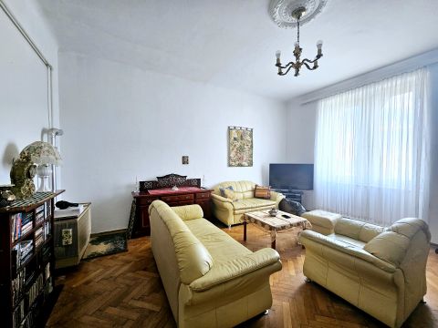 Eladó Lakás 1091 Budapest 9. kerület , A Nagyvárad térnél LIFTES házban NAPFÉNYES lakás