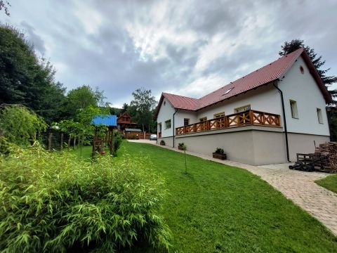 Eladó Ház 9400 Sopron , Sopron Bánfalva zöldövezeti részén eladó nagy családi ház, 3 garázzsal