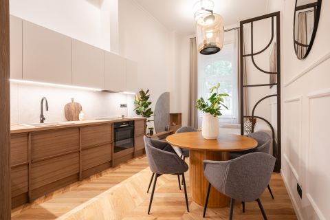 Eladó Lakás 1061 Budapest 6. kerület , 6. kerület - Liszt Ferenc térre néző - Airbnb lehetőséggel - szuper lakás