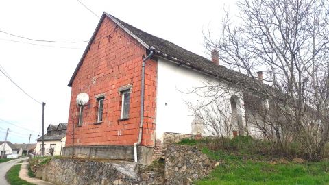 Eladó Ház 7755 Töttös , Családi ház császárfa ültetvénnyel eladó!