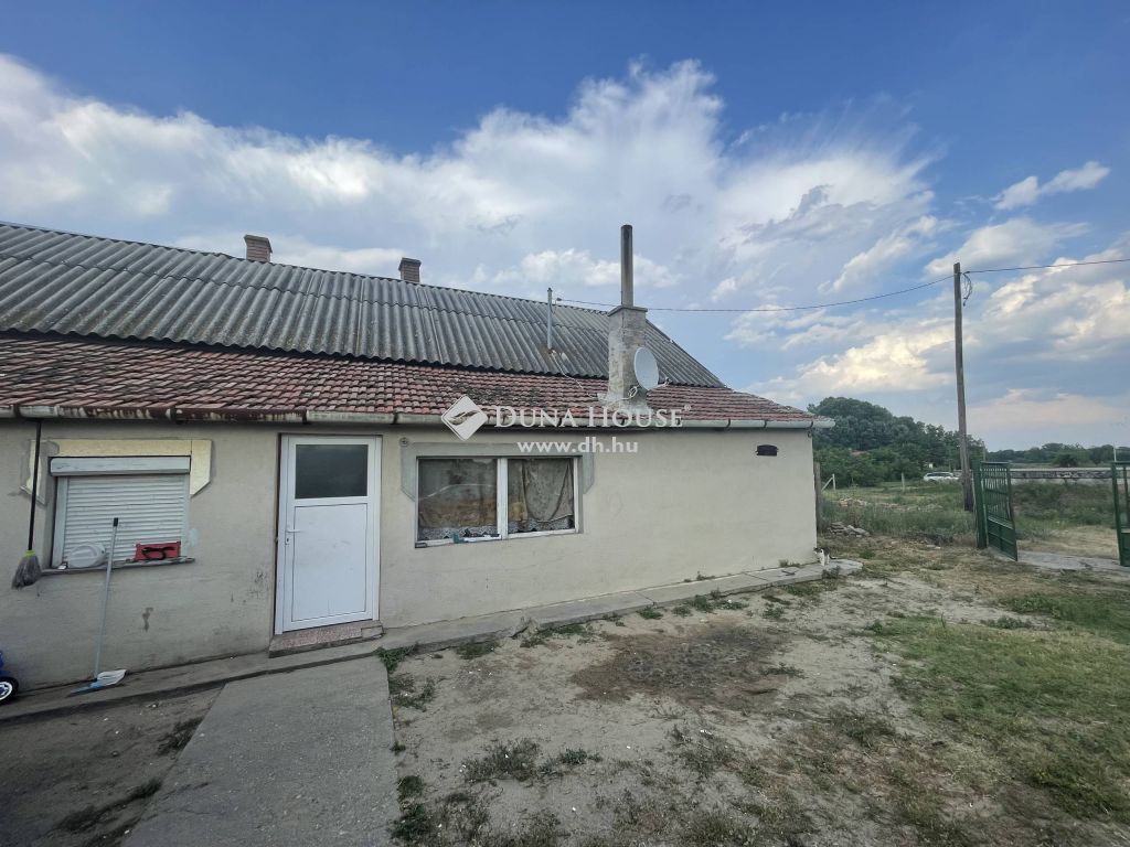 6034 Helvécia , Helvécián 80 m2-es tanya, melléképülettek cirka 3.000 m2 -es területen eladó — 1/9