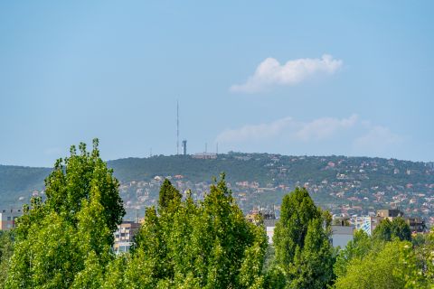 Eladó Iroda 1116 Budapest 11. kerület , KONDOROSI út és a Budafoki út találkozásánál:  irodaépület - parkolókkal, lakásokkal!