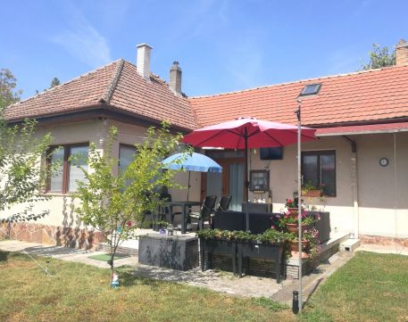 Eladó Ház 8613 Balatonendréd , Balatonendréden több generáció együttélésére alkalmas tágas családi ház eladó