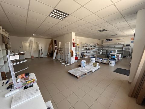 Eladó Üzlethelyiség 6346 Sükösd Sükösdi üzlethelység.