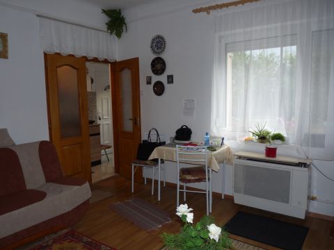 Eladó Lakás 5000 Szolnok , Nincs utca