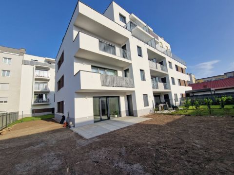 Eladó Lakás 1131 Budapest 13. kerület ,  Kivételes Lehetőség 243 m2 privát kerttel