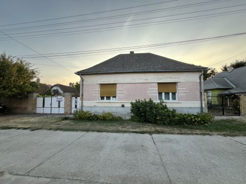 Eladó Ház 7026 Madocsa , 4 szobás családi ház