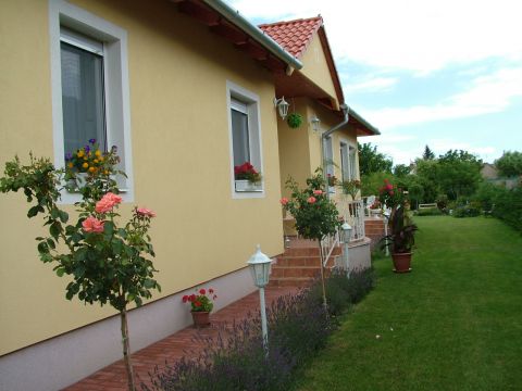 Eladó Ház 8042 Moha , Szép, egyszintes ház napelemmel.