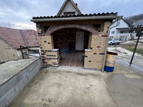 Eladó Ház 2522 Dág 