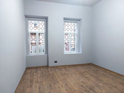 Eladó Lakás 1082 Budapest 8. kerület AIRBNB-KÉPES, FRISSEN FELÚJÍTOTT LAKÁS A KÖRÚT MELLETT, A CORVIN PLAZANÁL!