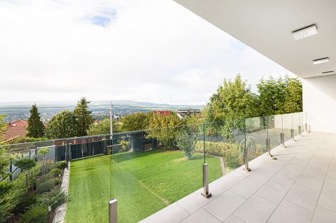 Kiadó Ház 2094 Nagykovácsi Szinte ÚJ PANORÁMÁS  MODERN CSALÁDI HÁZ