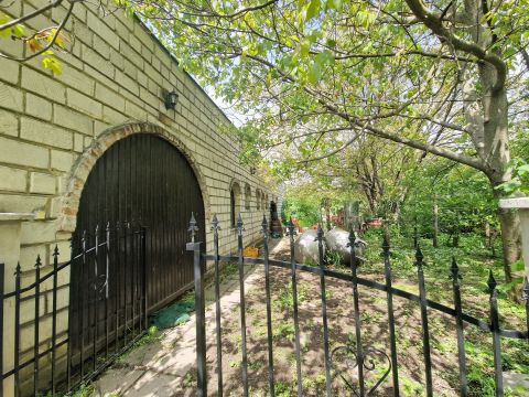 Eladó Ház 2091 Etyek , CSALÁDI PINCÉSZET A BORKULTÚRA SZERELMESEINEK